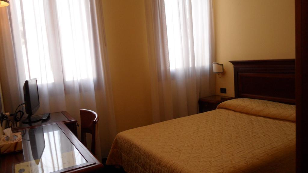 Alloggi Marinella bahay-panuluyan