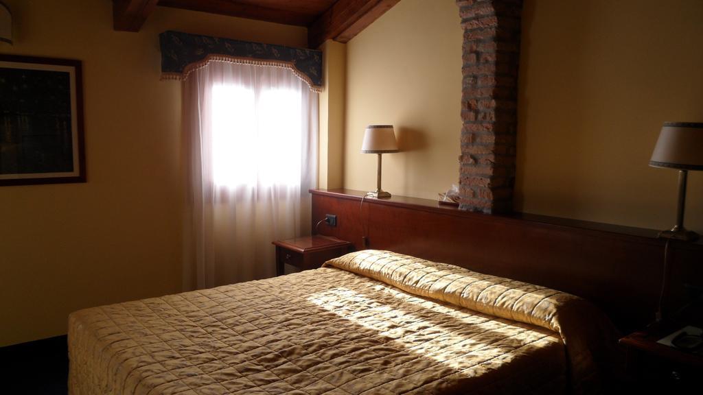 bahay-panuluyan Alloggi Marinella 3*