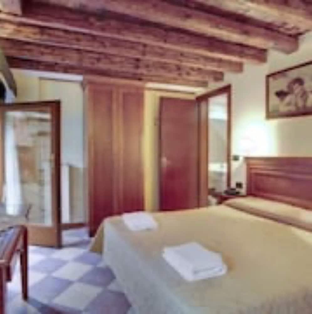 bahay-panuluyan Alloggi Marinella 3*