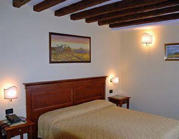 Alloggi Marinella bahay-panuluyan